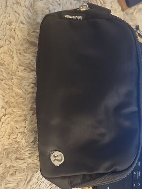 lululemon silver gym bag Small Reusable Tote Carryall (White/Silver) Lululemon Bags for Gym and